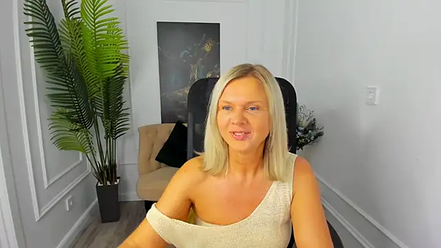 AgathaKlouin online show from 10-02-25, 07:10