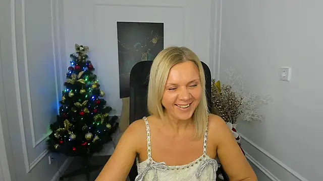 AgathaKlouin online show from 12-04-25, 07:22