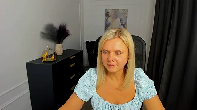 AgathaKlouin online show from 02-26-26, 07:46