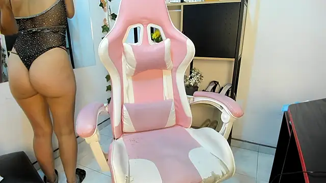 Snapshot of Avi_Thomsonn chatting on 02-14-26, 03:53 Avi Thomsonn online show from 02-14-26, 03:53