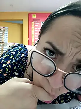 Lesly 10- online show from 03-07-25, 05:38