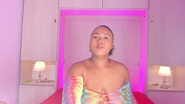 Snapshot of EmilyyStuart chatting on 06-05-26, 03:46 EmilyyStuart online show from 06-05-26, 03:46