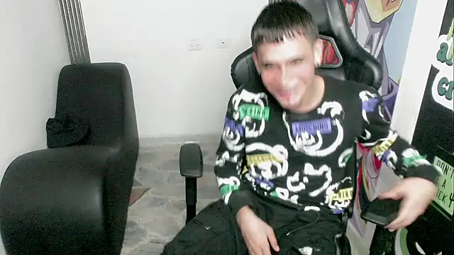 Snapshot of zacariasss_ chatting on 12-30-24, 06:20 zacariasss online show from 12-30-24, 06:20