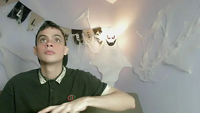 Snapshot of zacariasss_ chatting on 10-31-25, 03:40 zacariasss online show from 10-31-25, 03:40