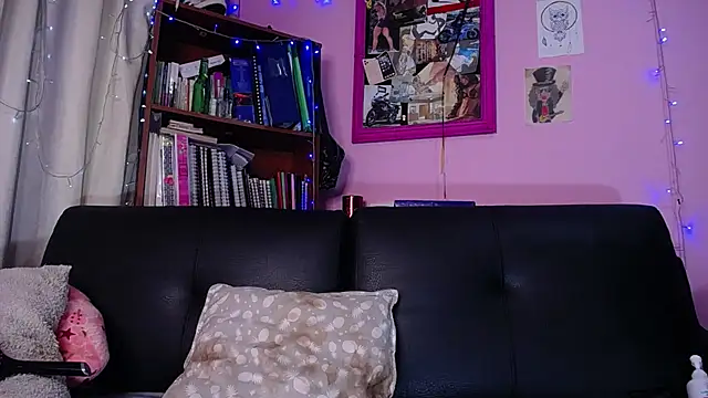 Snapshot of TalejaR chatting on 11-17-25, 11:21 TalejaR online show from 11-17-25, 11:21