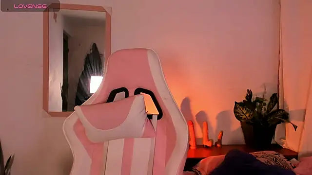 Snapshot of adriannyp_1 chatting on 10-31-25, 02:45 adriannyp 1 online show from 10-31-25, 02:45