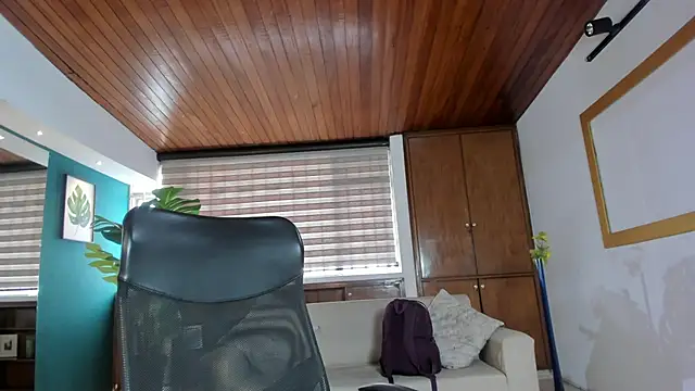 Lyssa Muller online show from 11-25-25, 01:33