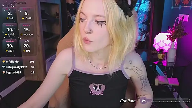 Snapshot of Crackling_Tatii chatting on 12-06-24, 12:12 Crackling Tatii online show from 12-06-24, 12:12