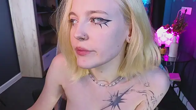 Snapshot of Crackling_Tatii chatting on 12-08-24, 04:57 Crackling Tatii online show from 12-08-24, 04:57