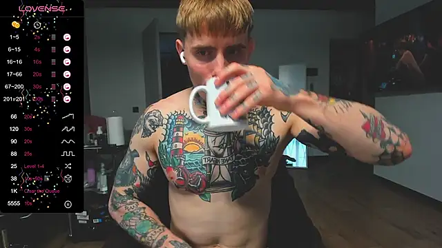 Snapshot of white_King9999 chatting on 12-14-24, 01:05 white King9999 online show from 12-14-24, 01:05