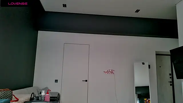 Snapshot of white_King9999 chatting on 09-18-25, 01:02 white King9999 online show from 09-18-25, 01:02