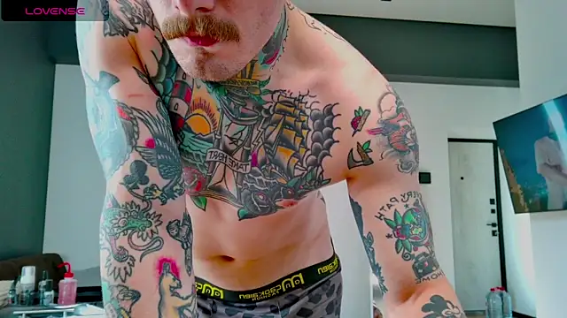 Snapshot of white_King9999 chatting on 09-25-25, 12:42 white King9999 online show from 09-25-25, 12:42