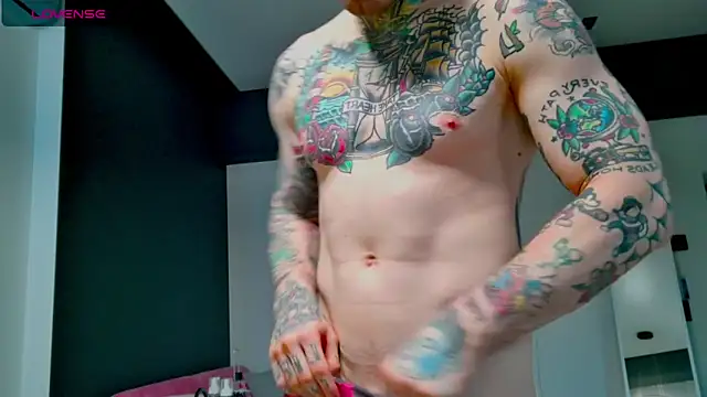 Snapshot of white_King9999 chatting on 10-12-25, 12:04 white King9999 online show from 10-12-25, 12:04