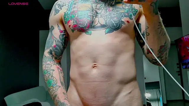 Snapshot of white_King9999 chatting on 11-06-25, 01:23 white King9999 online show from 11-06-25, 01:23