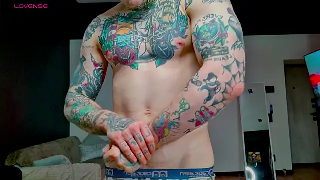 Snapshot of white_King9999 chatting on 01-11-26, 01:38 white King9999 online show from 01-11-26, 01:38