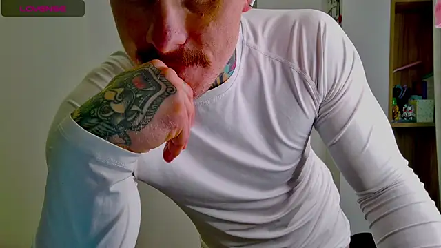 Snapshot of white_King9999 chatting on 02-12-26, 02:23 white King9999 online show from 02-12-26, 02:23