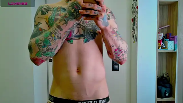 Snapshot of white_King9999 chatting on 03-03-26, 01:06 white King9999 online show from 03-03-26, 01:06