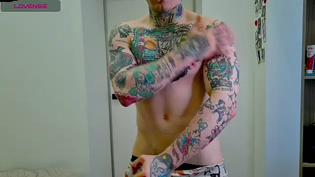 Snapshot of white_King9999 chatting on 03-08-26, 03:27 white King9999 online show from 03-08-26, 03:27