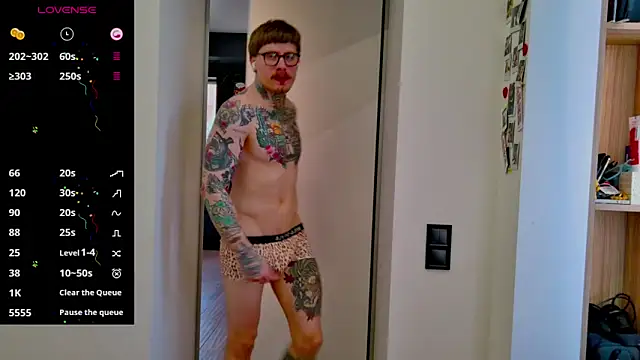 Snapshot of white_King9999 chatting on 03-10-26, 02:44 white King9999 online show from 03-10-26, 02:44