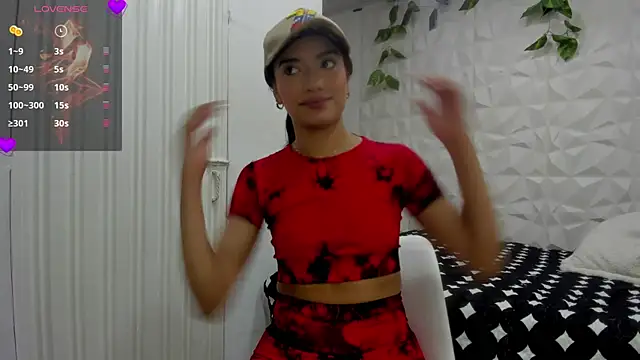 Snapshot of Alina_Argi chatting on 02-13-25, 01:26 Alina Argi online show from 02-13-25, 01:26