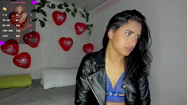 Snapshot of Alina_Argi chatting on 02-15-25, 08:44 Alina Argi online show from 02-15-25, 08:44