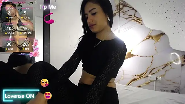 Snapshot of Alina_Argi chatting on 10-10-25, 01:10 Alina Argi online show from 10-10-25, 01:10