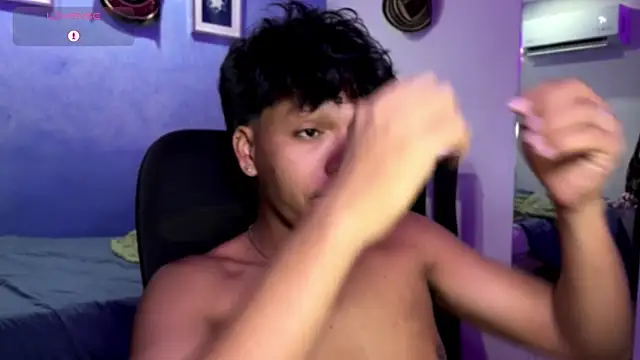 Snapshot of Xander_bonnet1 chatting on 12-05-25, 02:25 Xander bonnet1 online show from 12-05-25, 02:25