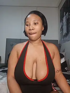 Snapshot of DrippinCaramelCutie chatting on 06-17-26, 12:35 DrippinCaramelCutie online show from 06-17-26, 12:35