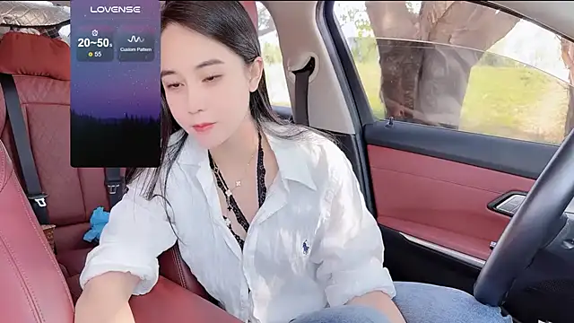 Snapshot of newwell chatting on 12-17-25, 03:01 newwell online show from 12-17-25, 03:01