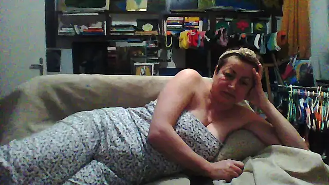 MariaAnaSunshine online show from 12-14-25, 04:45