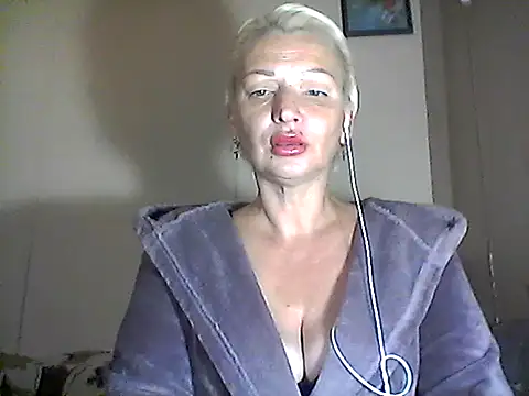 Snapshot of MaryJane441 chatting on 10-07-25, 07:22 MaryJane441 online show from 10-07-25, 07:22