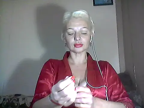 Snapshot of MaryJane441 chatting on 11-06-25, 08:32 MaryJane441 online show from 11-06-25, 08:32