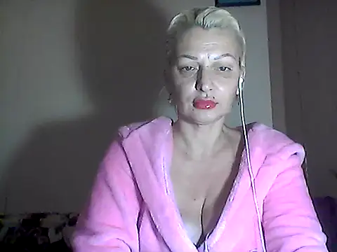 Snapshot of MaryJane441 chatting on 11-17-25, 03:29 MaryJane441 online show from 11-17-25, 03:29