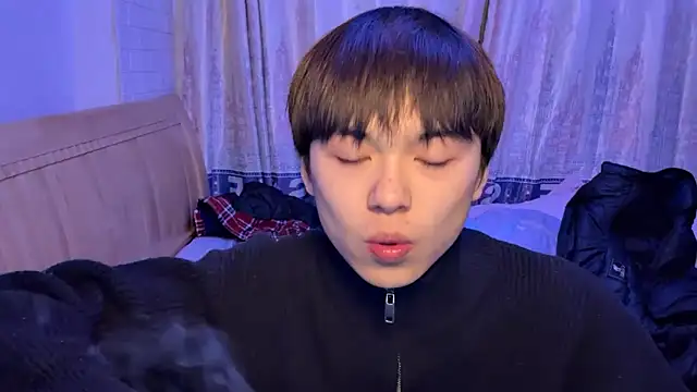 Snapshot of xiaottt1918 chatting on 01-15-25, 12:36 xiaottt1918 online show from 01-15-25, 12:36