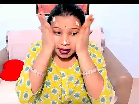 Snapshot of kendracox21 chatting on 02-18-26, 04:30 kendracox21 online show from 02-18-26, 04:30