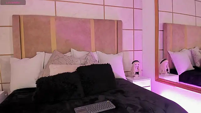 Kittenmeuw online show from 01-14-25, 03:32