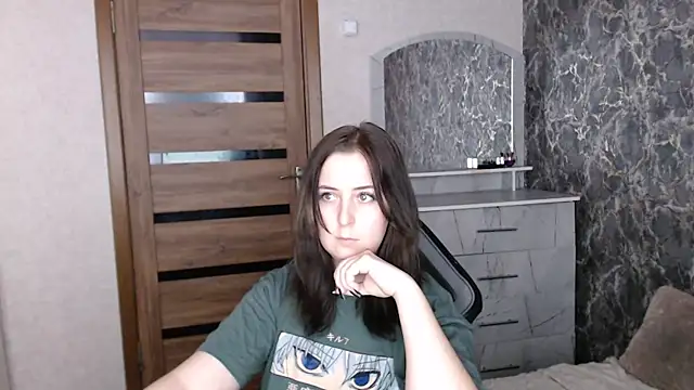 Snapshot of Kristy-Max chatting on 12-21-25, 08:38 Kristy-Max online show from 12-21-25, 08:38