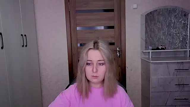 Snapshot of Kristy-Max chatting on 02-10-26, 10:03 Kristy-Max online show from 02-10-26, 10:03