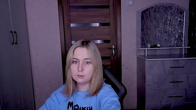 Snapshot of Kristy-Max chatting on 02-17-26, 08:48 Kristy-Max online show from 02-17-26, 08:48