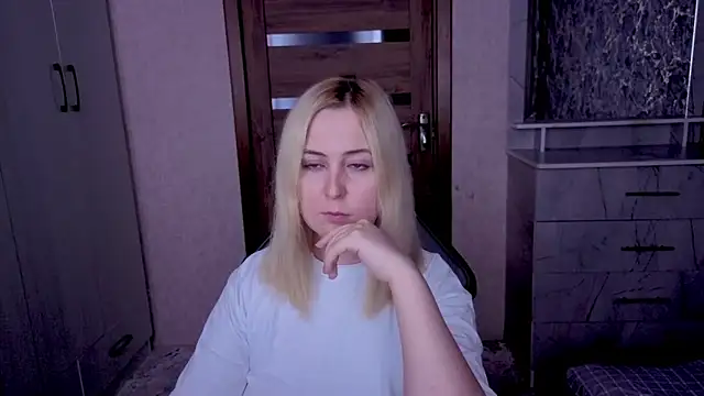 Kristy-Max online show from 04-09-26, 09:42