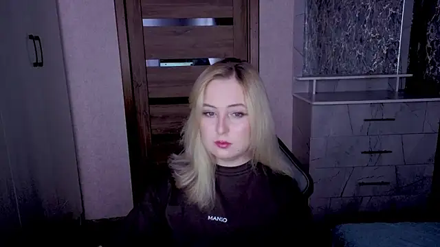 Snapshot of Kristy-Max chatting on 05-17-26, 09:22 Kristy-Max online show from 05-17-26, 09:22