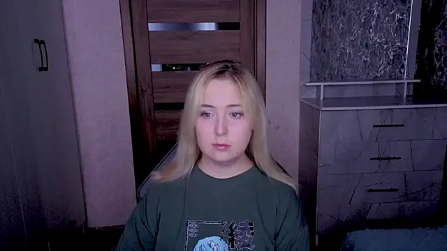 Snapshot of Kristy-Max chatting on 05-19-26, 02:18 Kristy-Max online show from 05-19-26, 02:18
