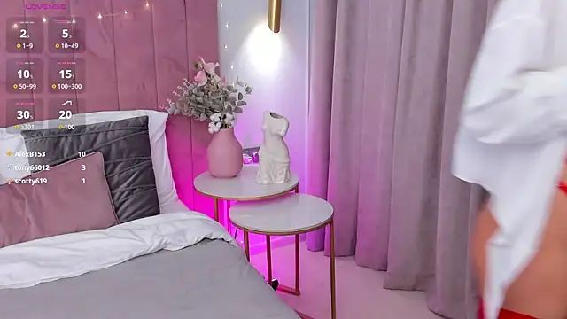 Snapshot of CherieDane chatting on 02-01-25, 07:34 CherieDane online show from 02-01-25, 07:34