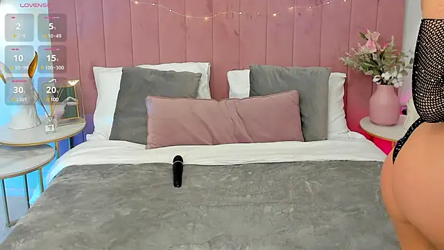 Snapshot of CherieDane chatting on 02-23-25, 01:21 CherieDane online show from 02-23-25, 01:21