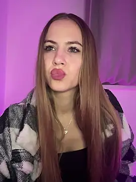 Snapshot of CherieDane chatting on 11-08-25, 01:28 CherieDane online show from 11-08-25, 01:28