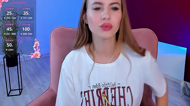 Snapshot of CherieDane chatting on 11-12-25, 01:00 CherieDane online show from 11-12-25, 01:00