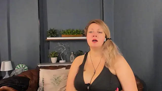 JesiaFoxi online show from 11-12-25, 01:22