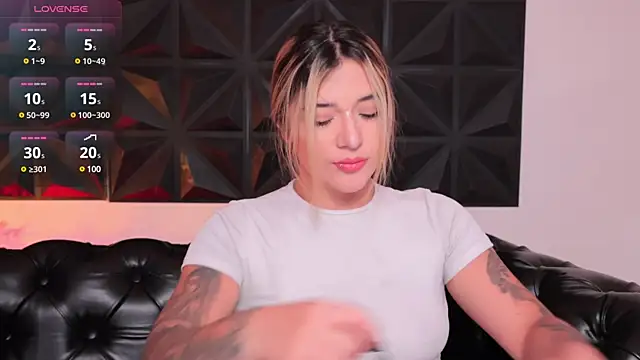 Snapshot of ashleyvalirya chatting on 01-23-25, 09:29 ashleyvalirya online show from 01-23-25, 09:29