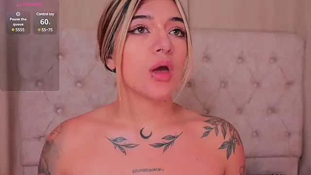 Snapshot of ashleyvalirya chatting on 01-28-25, 10:12 ashleyvalirya online show from 01-28-25, 10:12