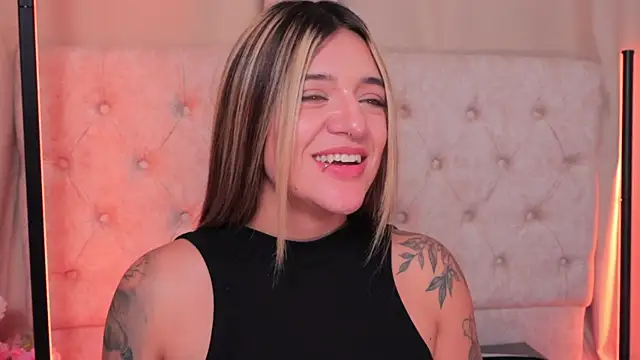 Snapshot of ashleyvalirya chatting on 01-31-25, 10:10 ashleyvalirya online show from 01-31-25, 10:10